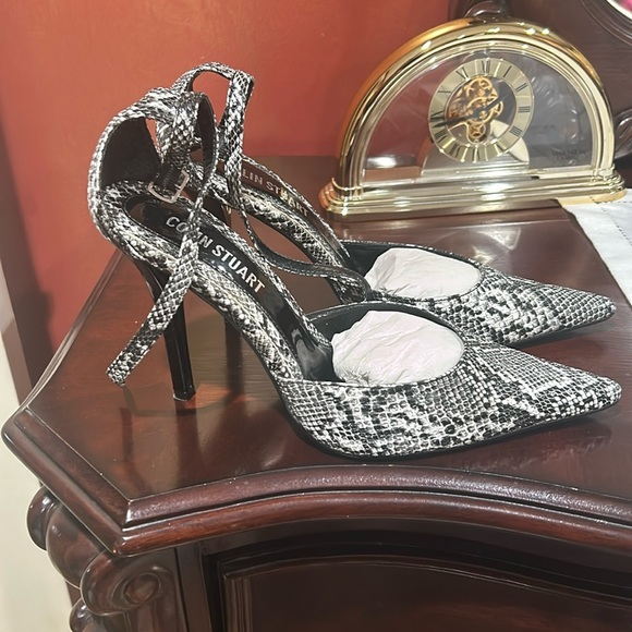 Victoria's Secret Shoes - Shoes Victoria Secret’s/Stuart Collin Size: 8.50